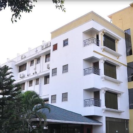 Gayathri Hotels Tiruppur Zewnętrze zdjęcie