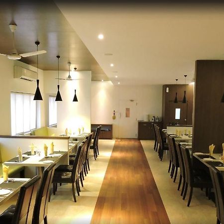Gayathri Hotels Tiruppur Zewnętrze zdjęcie