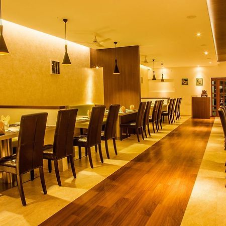 Gayathri Hotels Tiruppur Zewnętrze zdjęcie