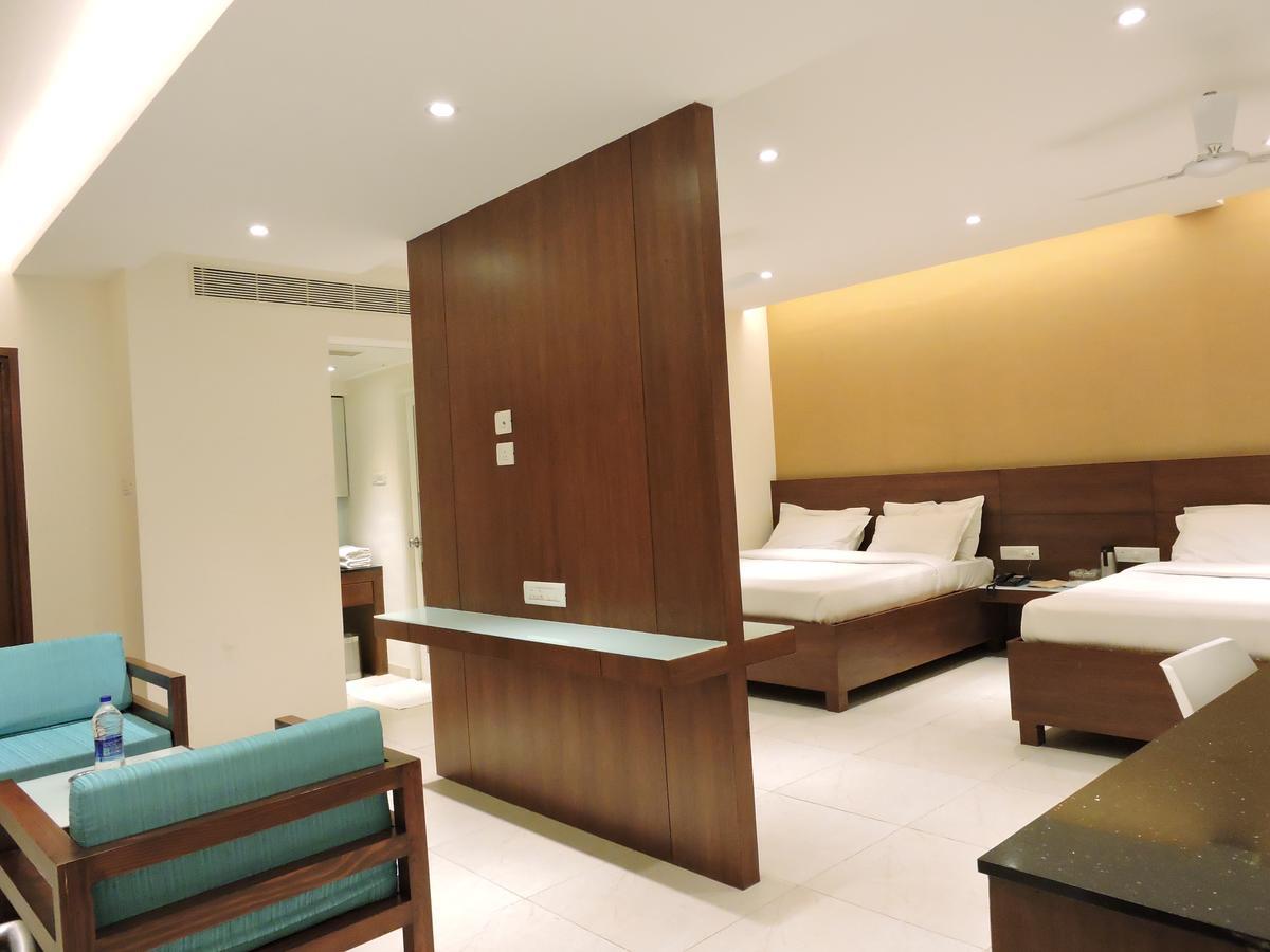 Gayathri Hotels Tiruppur Zewnętrze zdjęcie