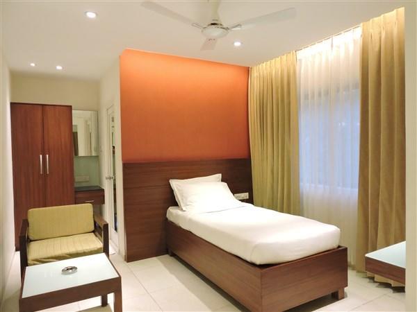 Gayathri Hotels Tiruppur Zewnętrze zdjęcie