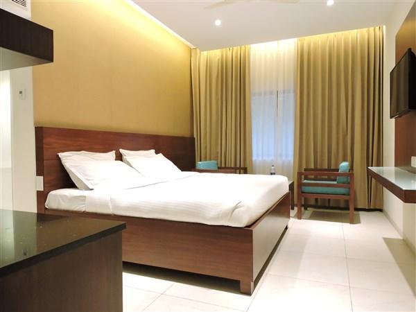 Gayathri Hotels Tiruppur Zewnętrze zdjęcie