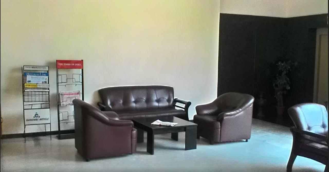 Gayathri Hotels Tiruppur Zewnętrze zdjęcie