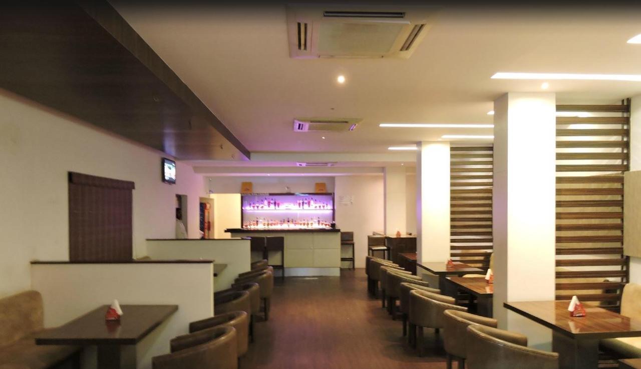 Gayathri Hotels Tiruppur Zewnętrze zdjęcie
