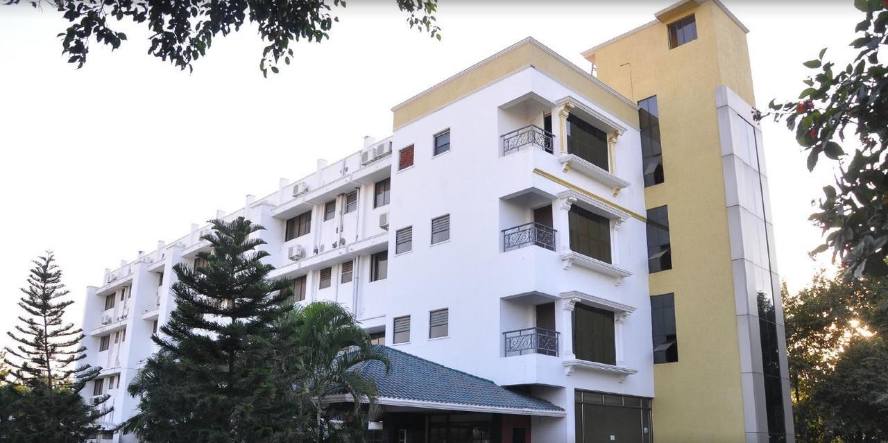 Gayathri Hotels Tiruppur Zewnętrze zdjęcie