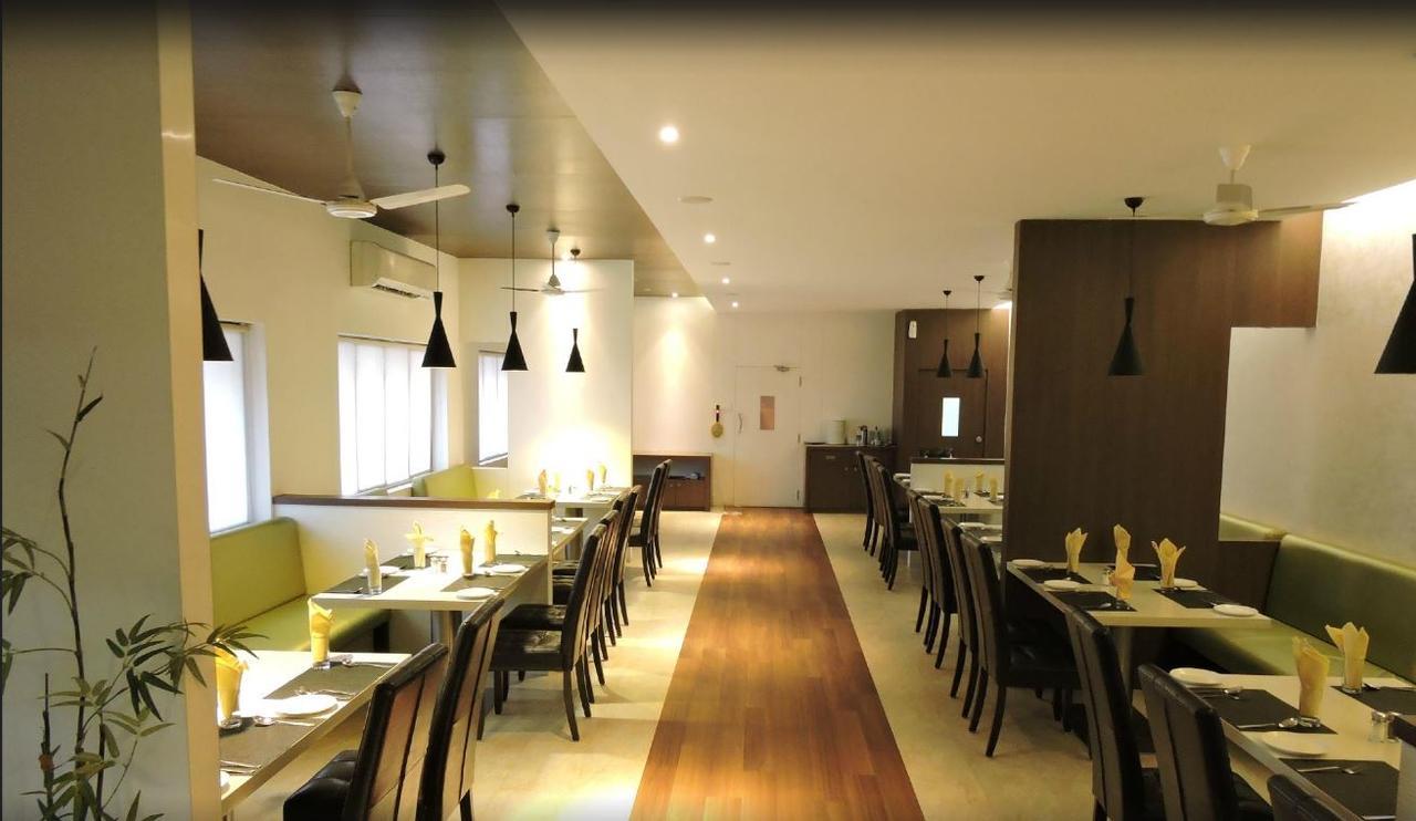 Gayathri Hotels Tiruppur Zewnętrze zdjęcie