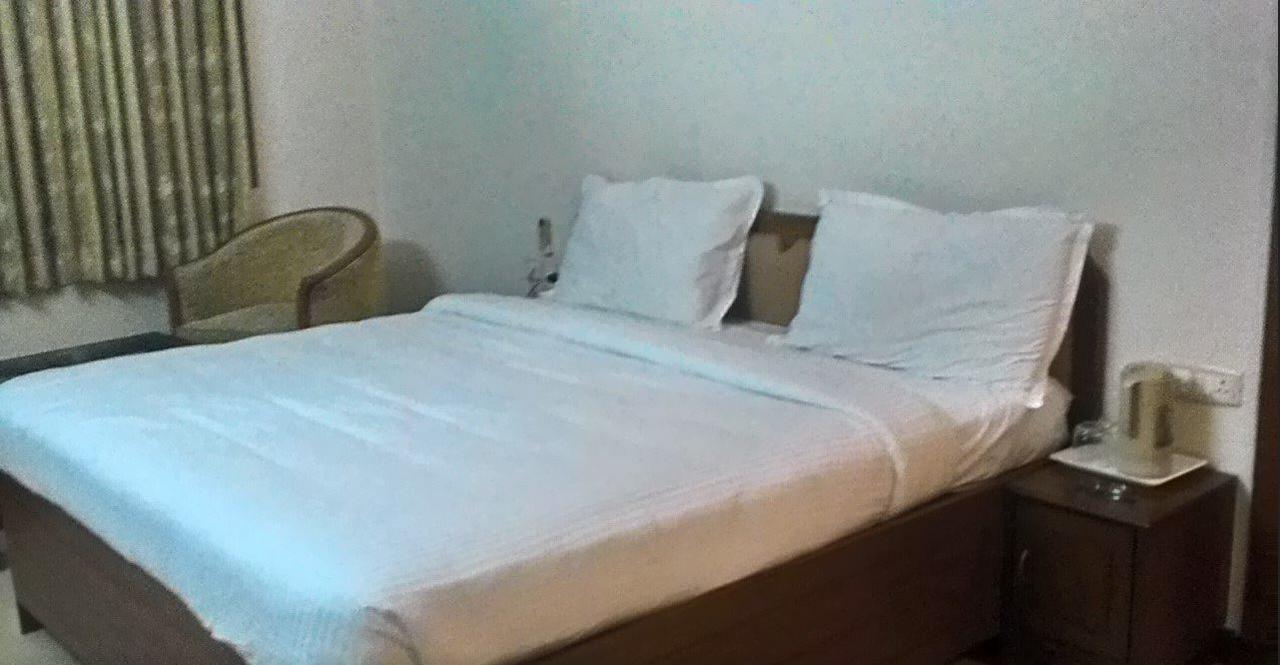 Gayathri Hotels Tiruppur Zewnętrze zdjęcie
