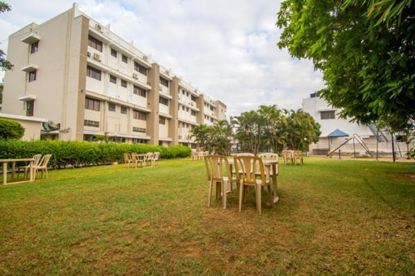Gayathri Hotels Tiruppur Zewnętrze zdjęcie