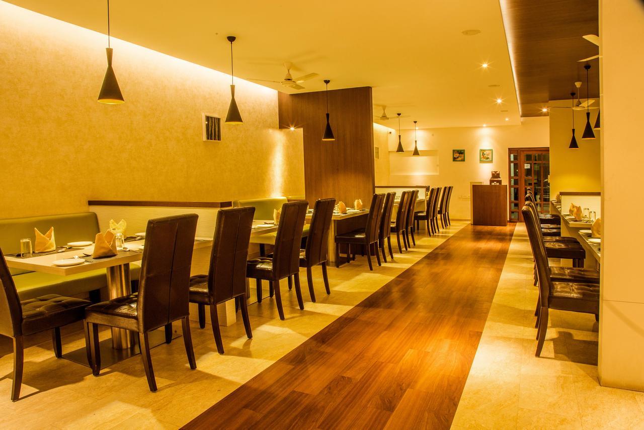 Gayathri Hotels Tiruppur Zewnętrze zdjęcie