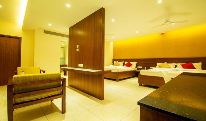 Gayathri Hotels Tiruppur Zewnętrze zdjęcie